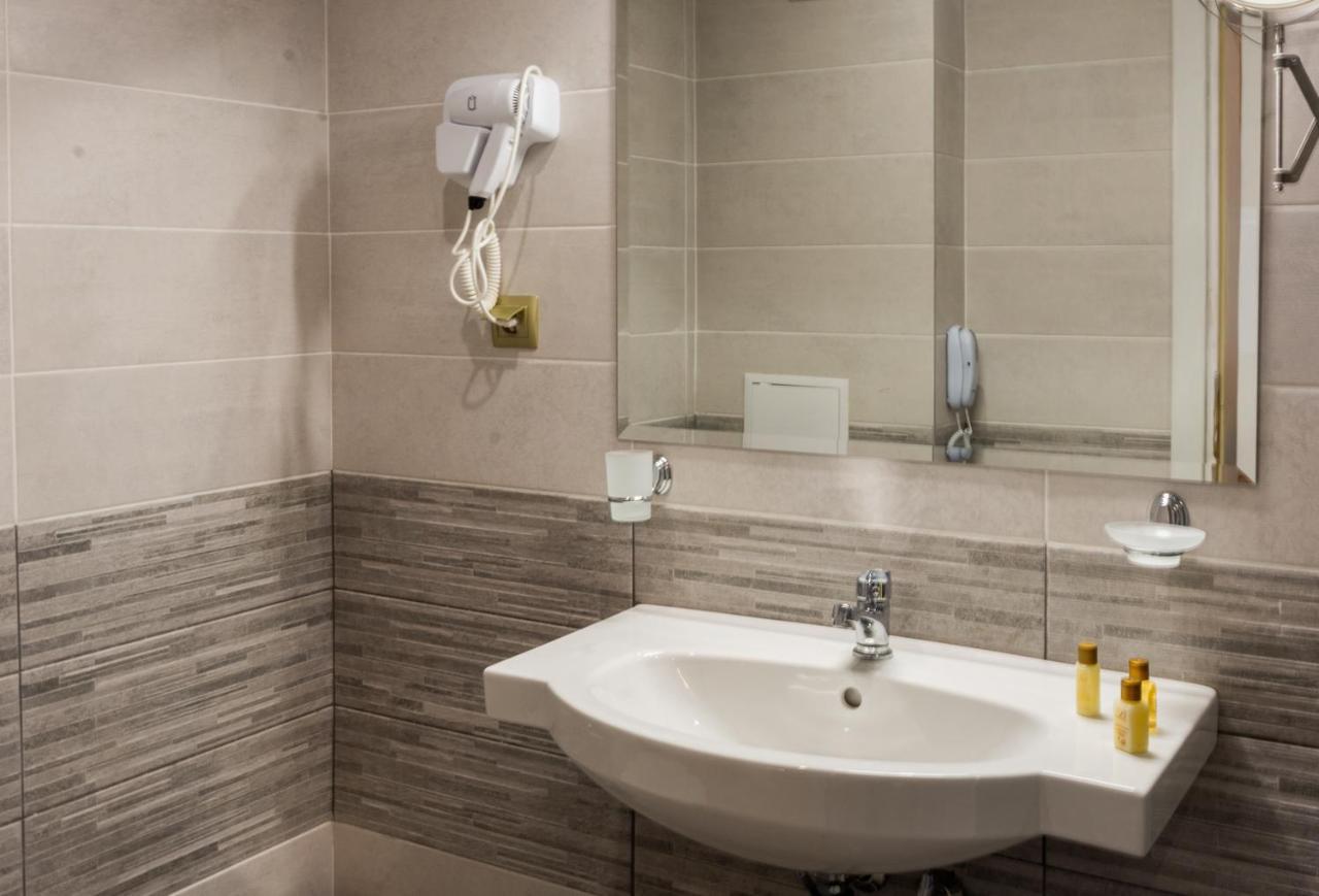 Vemara City Boutique Hotel-Free Parking Varna Exterior foto