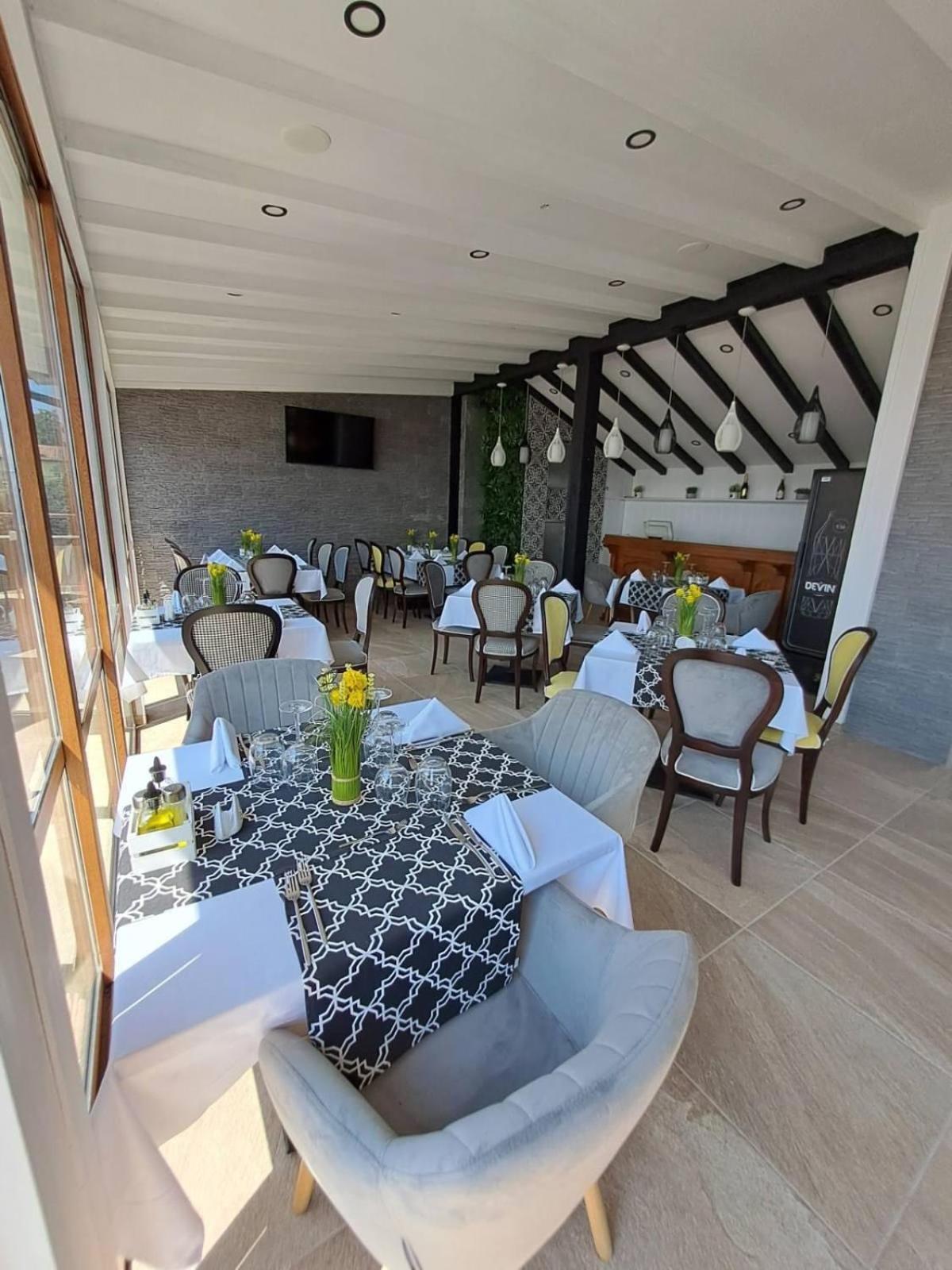 Vemara City Boutique Hotel-Free Parking Varna Exterior foto